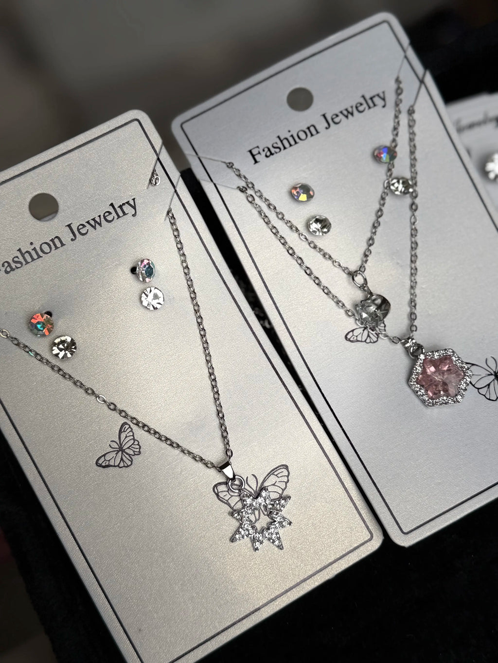 Pack of 17 jewellery sets