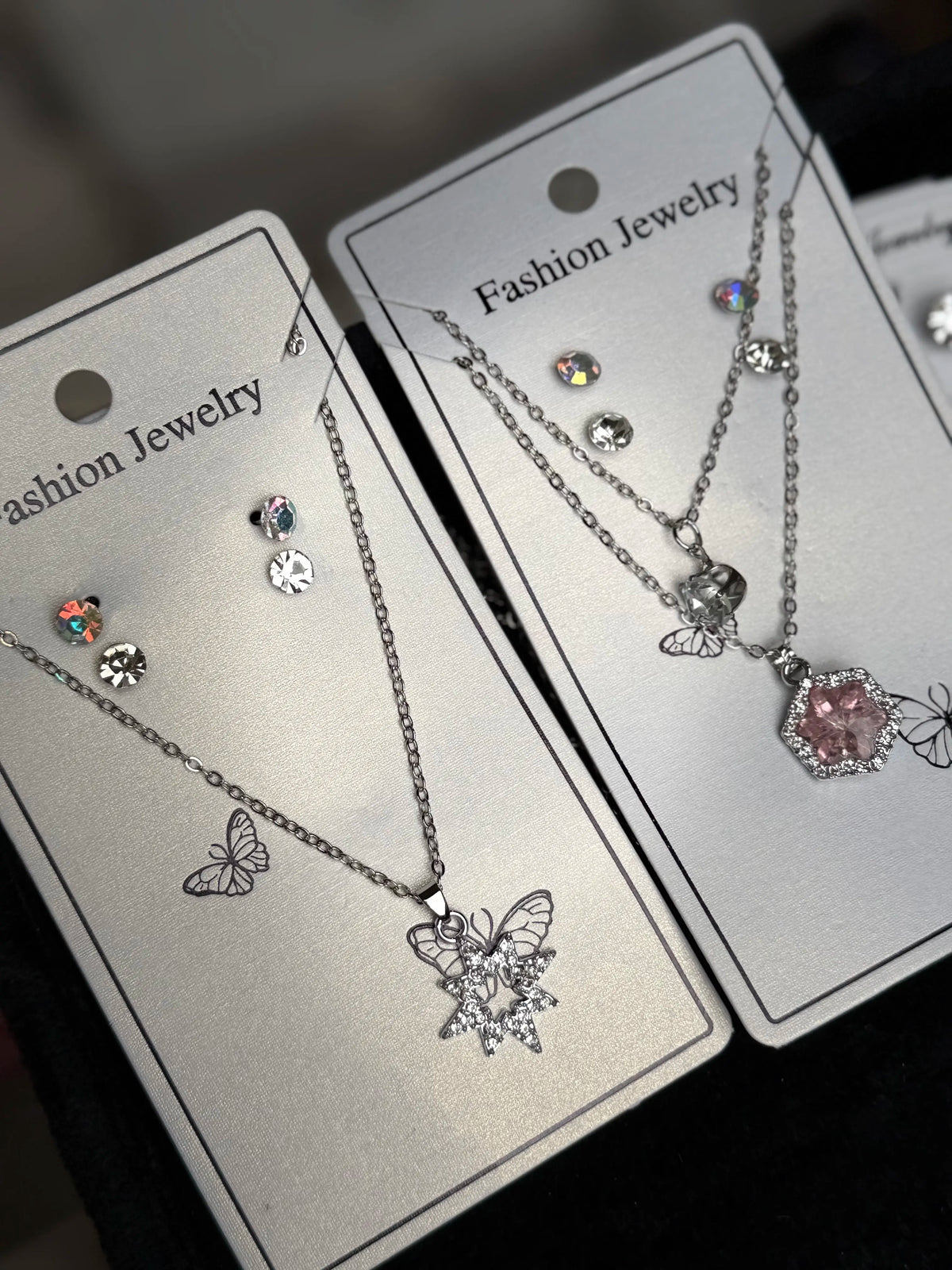 Pack of 17 jewellery sets